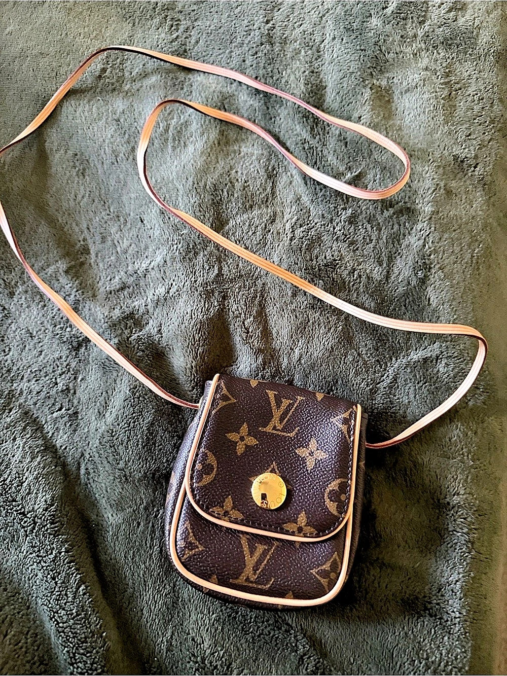 Louis Vuitton Pochette Cancun
Monogram M60018